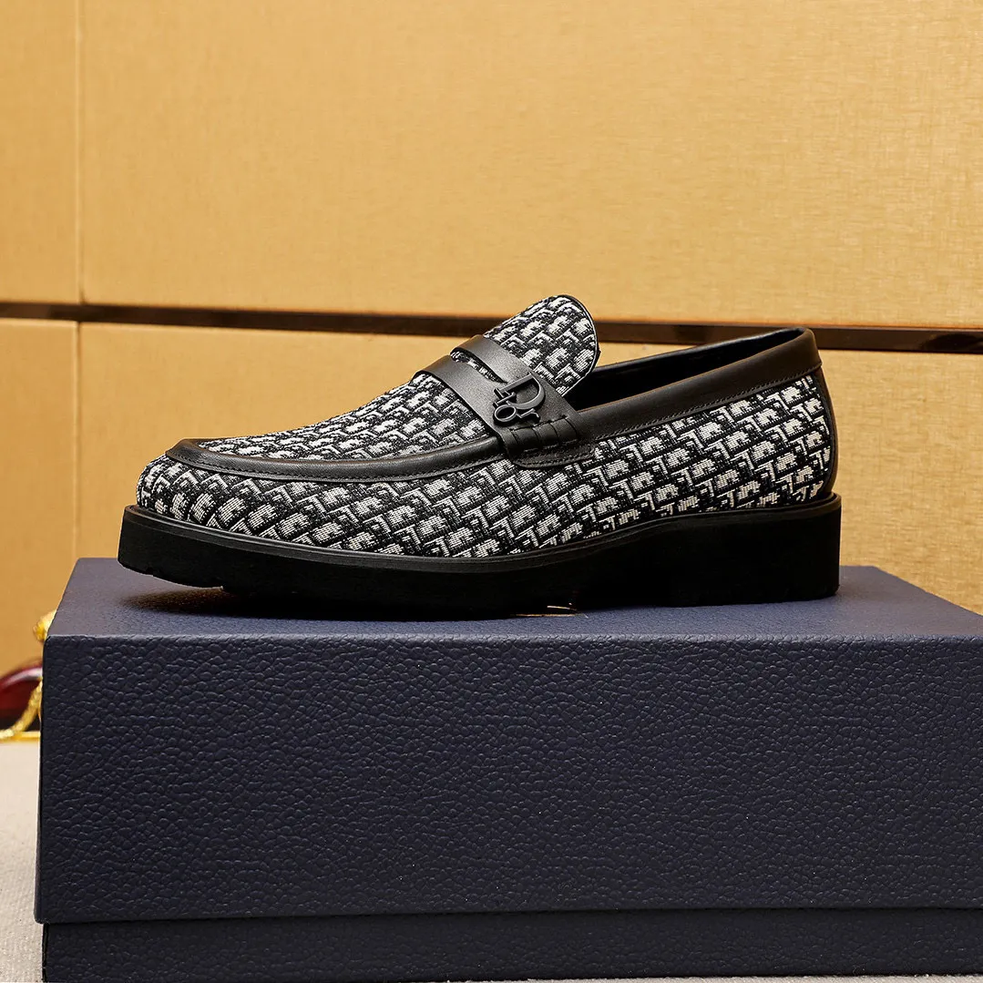 Men's shoes 💰460 💐 Product trademark: Dior "Dior" casual leather shoes Regular size: 39-44 (38.45🉑️customized) Product materials: Selected original fabric uppers imported from Italy, imported water-dyed 🐂 cowhide lining. Strong three-dimensional visual effect, foam outsole Color: 1⃣️color optional